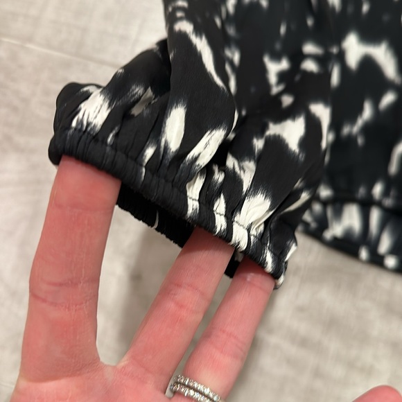 Express women’s abstract long sleeve top - Picture 4 of 7